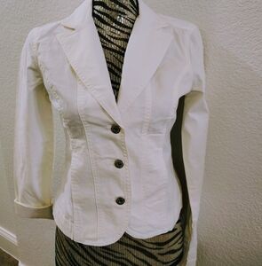 DKNY Jeans Button Down fitting Jacket With a Slit in the back.